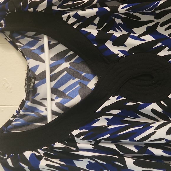 EUC Designers oringinals Size L V NECK shirt - Picture 2 of 5